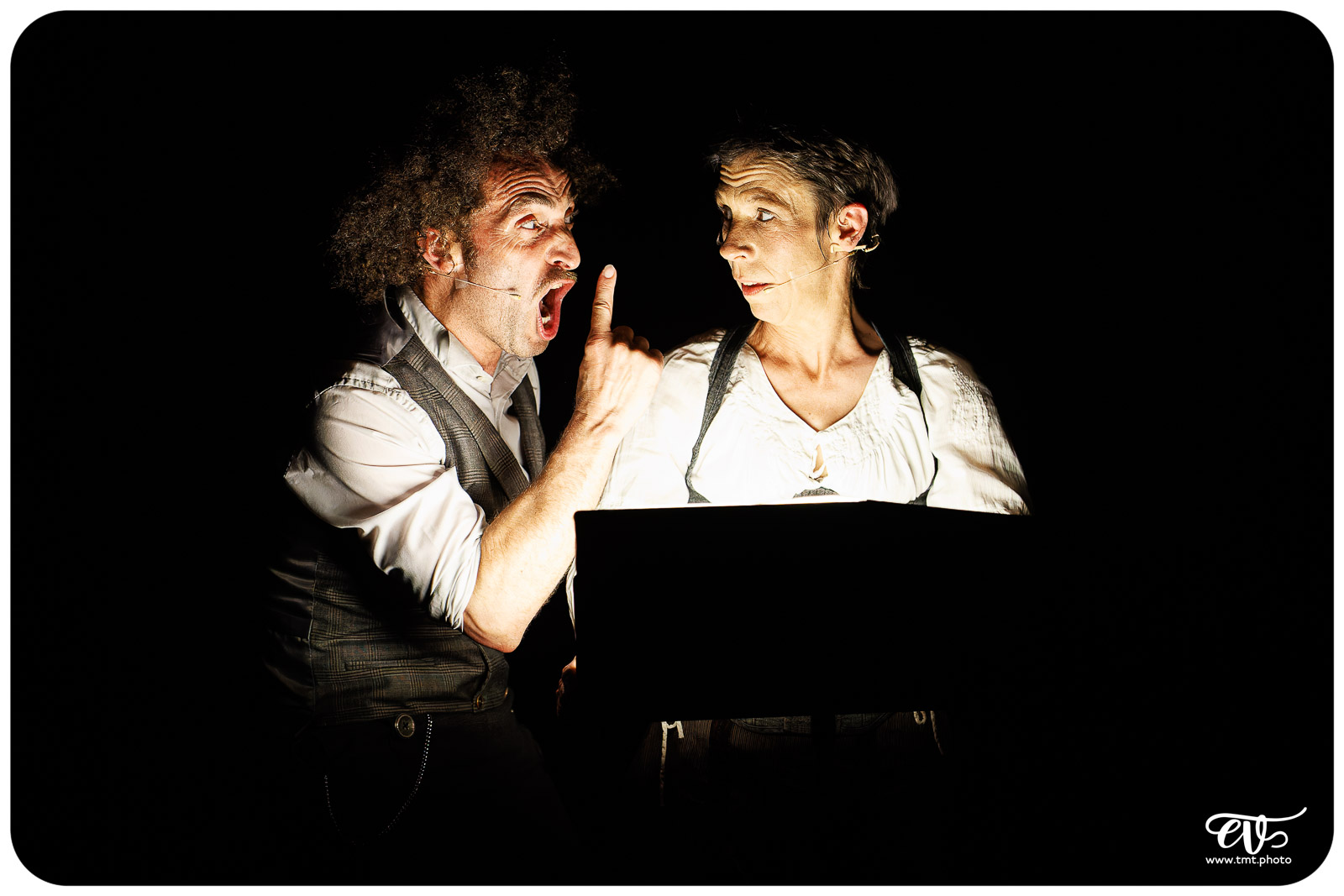 LA CLAQUE (FRED RADIX)